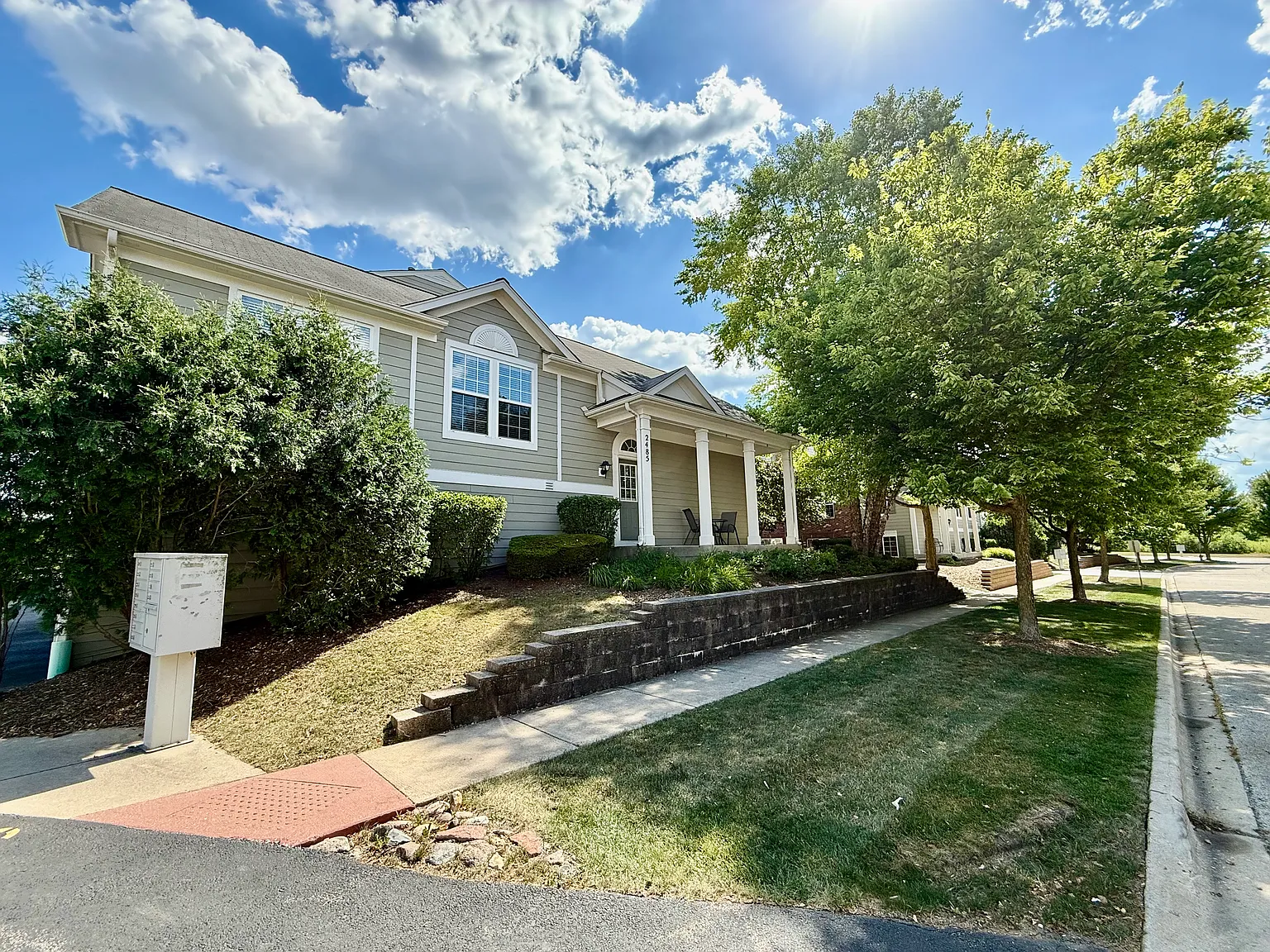 2 bed, 2.5 bath, 1704 sqft, $2,350 — Photo 3