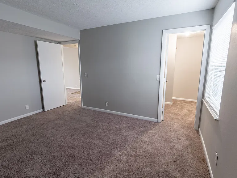 Camelot East Apartments — Photo 51