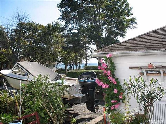 2nd image of 1659 Peconic Bay Blvd