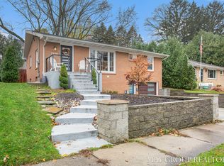 1576 E Terrace St NE, Grand Rapids, MI 49503