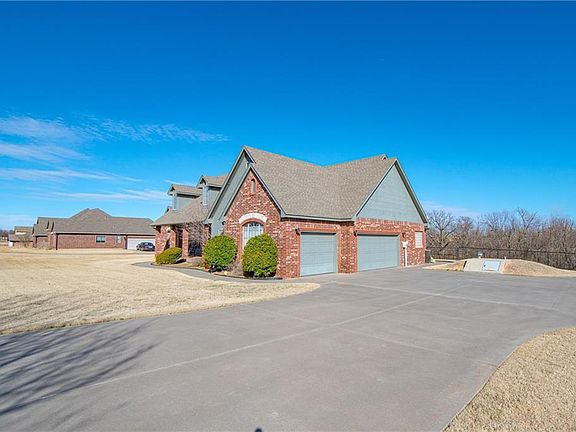 4th image of 2421 Shoreline Dr
