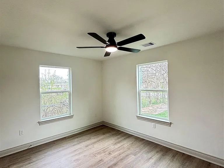 2622 Rosalee St — Photo 8