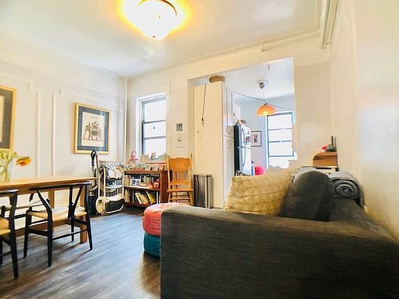 3rd image of 458 15th St #3