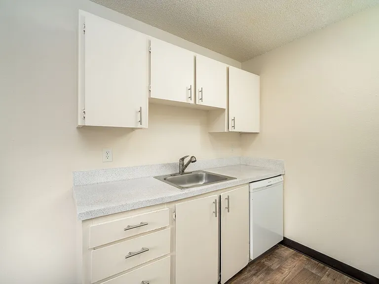 Wetherburne Square Townhomes — Photo 23