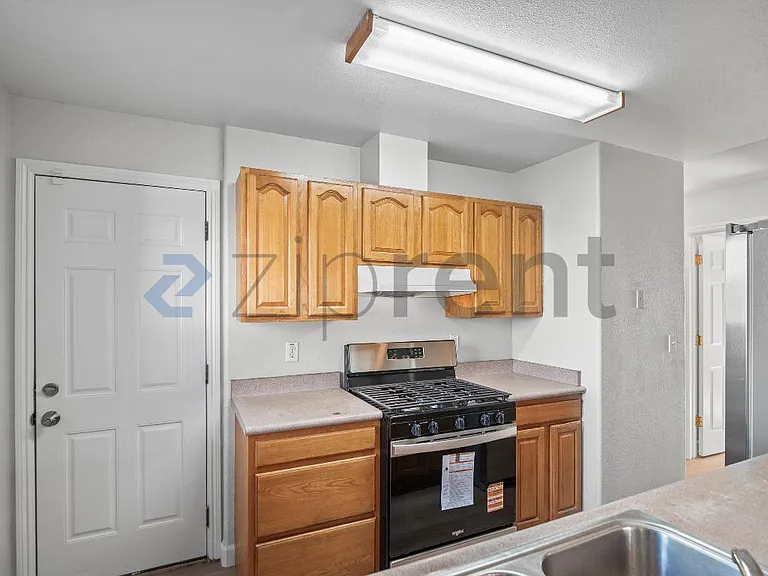 2124 E 20th St — Photo 11