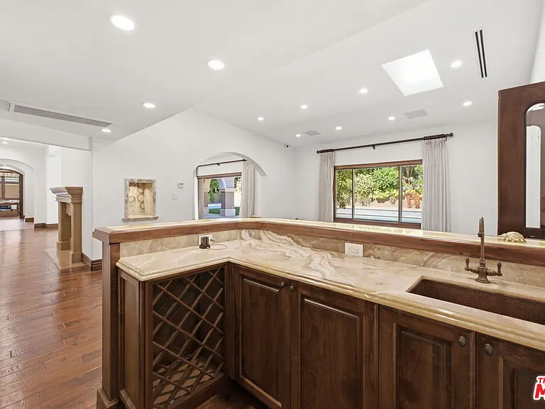 2108 San Ysidro Dr — Photo 11
