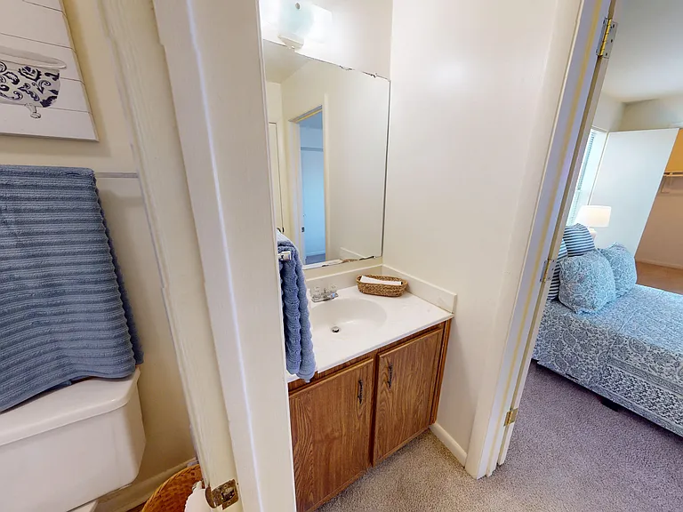 Crystal Lake Apartments — Photo 21