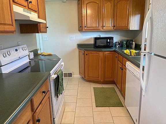 3rd image of 1260 College Dr