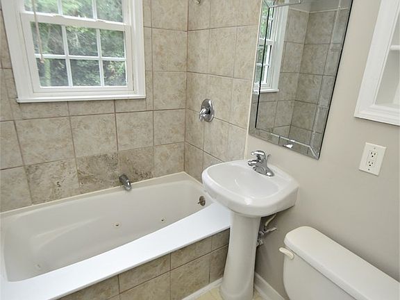 5th image of 1185 Abbeville Ave