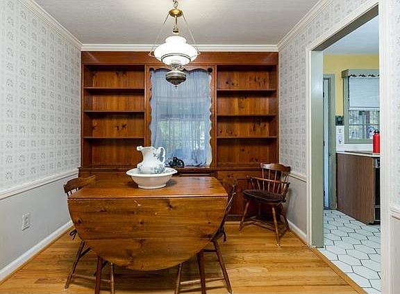 Dining Room w/built-ins