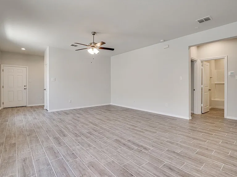 2330 Aspen Hill Dr — Photo 5