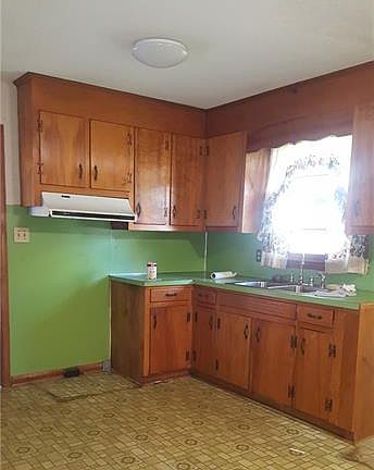 5th image of 402 W Gaston Ave