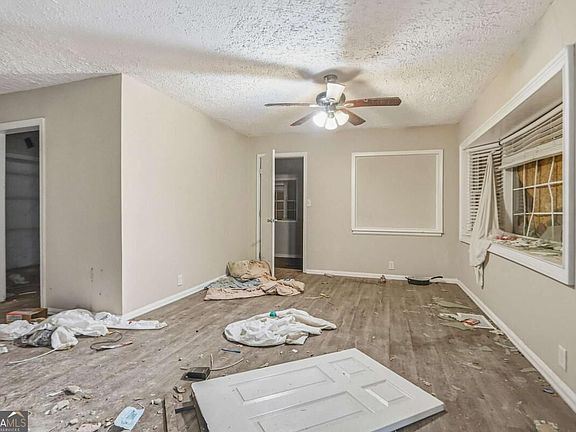 4th image of 2004 Meadow Ln