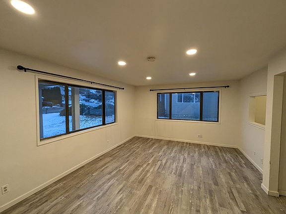 3rd image of 1540 NW Turner Dr #1540