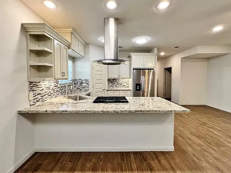 4334 W Plum St — Photo 5