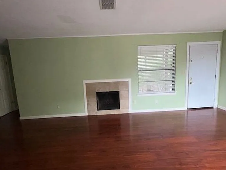 4250 Calallen Dr #3 — Photo 5