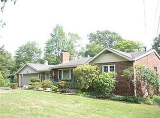 7020 Pine Grove Dr, Hubbard, OH 44425