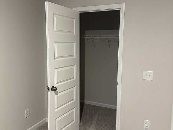4th image of 4015 E Associate Dr