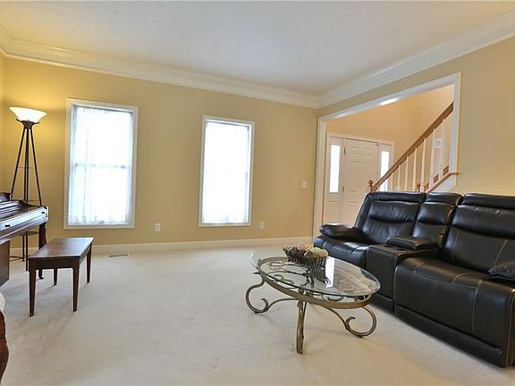 5th image of 4 Woodgreen Dr