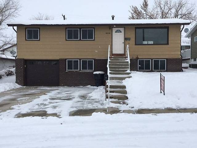 1st image of 908 11th Ave N