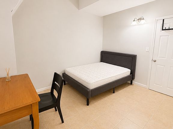 2nd image of 5134-5142 S Ingleside Ave #B
