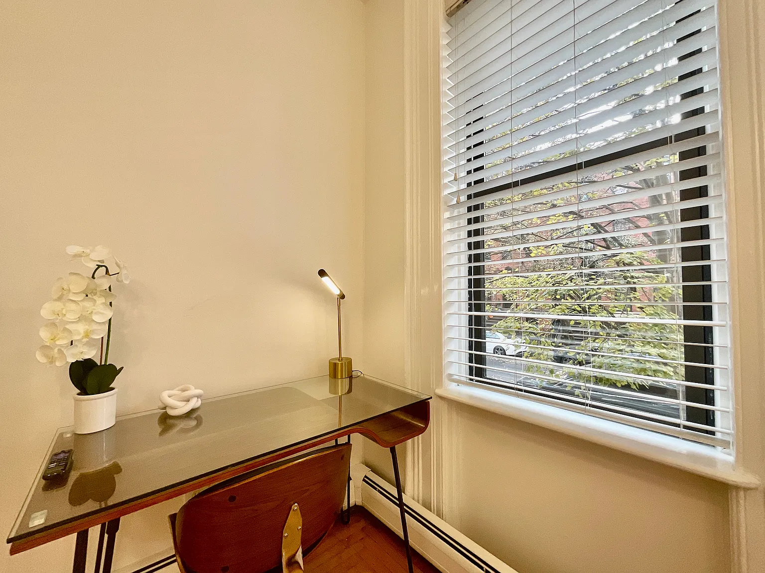 2 bed, 1.5 bath, 1052 sqft, $7,500 — Photo 3