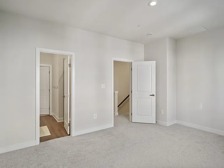 837 Lennox St — Photo 8