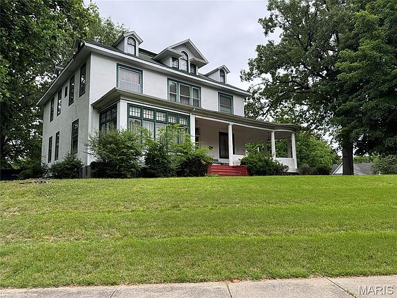 2nd image of 808 N Main St