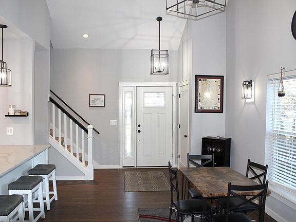 4th image of 108 E Henry St #803