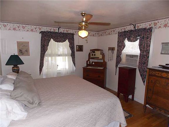 2nd image of 6 Vista Dr