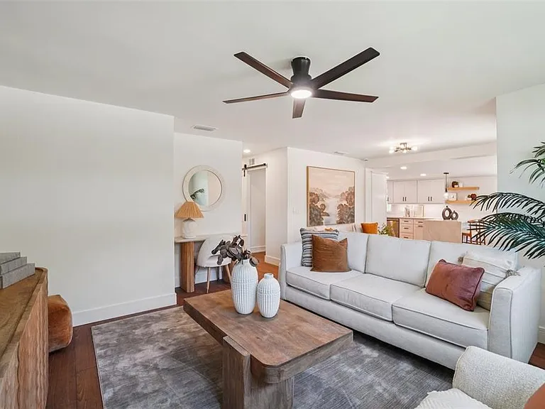 3123 W La Salle St — Photo 15