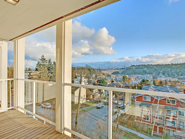 Fremont View - 525 N Bowdoin Place — Photo 3