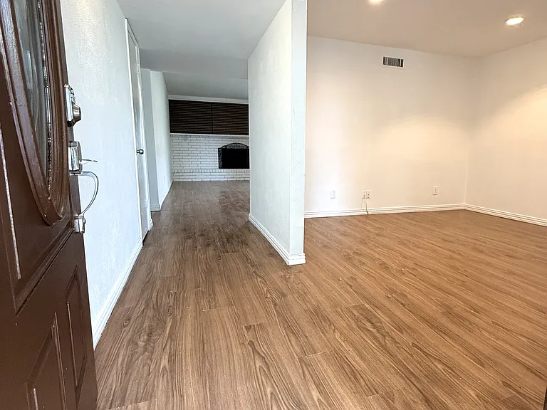 1228 Warwick Dr — Photo 8