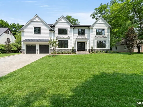 22 Northwood Ave, Demarest, NJ 07627