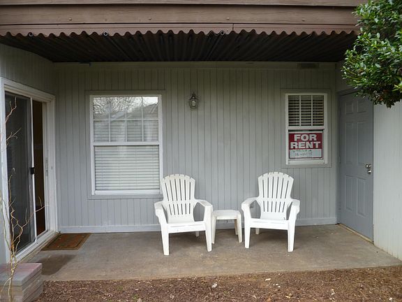 covered patio onto large common area and pool