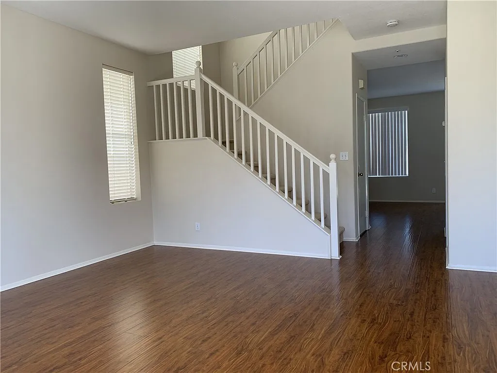 4 bed, 2.5 bath, 2043 sqft, $4,100 — Photo 2