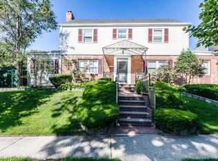 8556 212th St, Queens Village, NY 11427