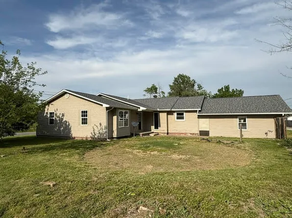 1102 Bailey Ln, Benton, IL 62812