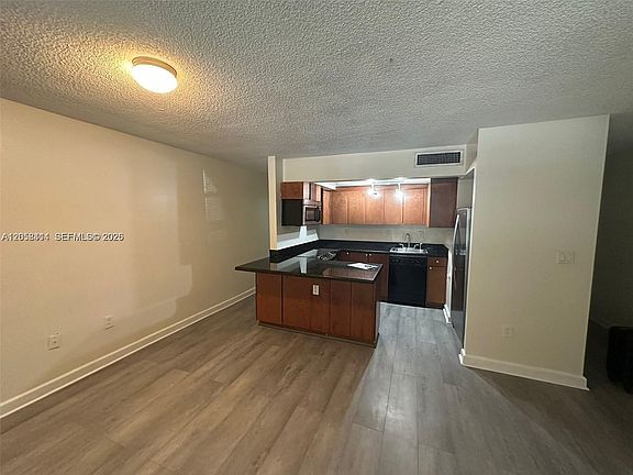 4th image of 950 NW 11th St APT 1C