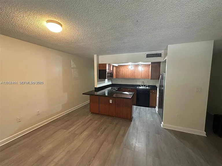 950 NW 11th St #1C — Photo 4