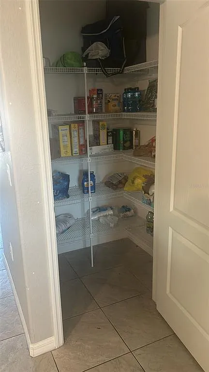 2 bed, 1.0 bath, 1722 sqft, $2,100 — Photo 4