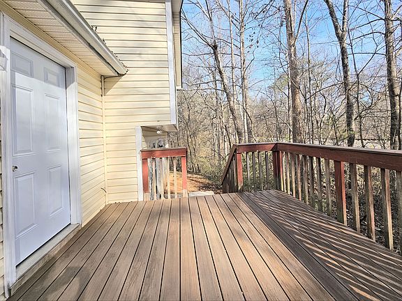 3rd image of 10 Trudy Ct