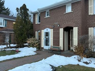 537 Steeles Ave W #10, Toronto, ON M2M3Y1