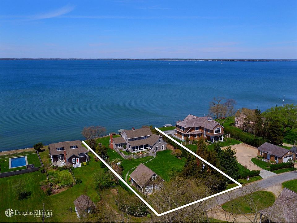 1st image of 21 Peconic Ave