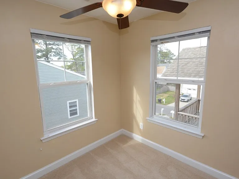 2216 E Berrie Cir — Photo 32