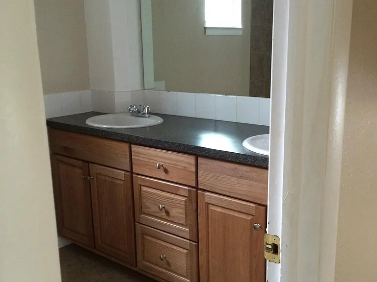 1438 Linden St — Photo 11