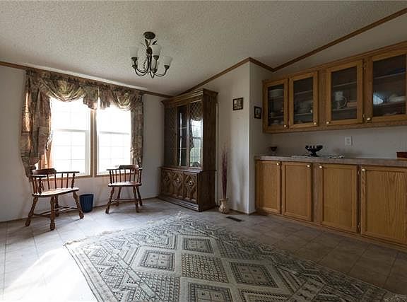 3rd image of 158 Legend Oaks Dr