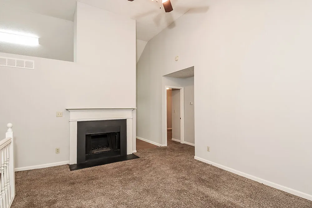 3 bed, 2.0 bath, 1644 sqft, $1,965 — Photo 4