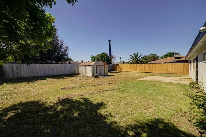 3231 W Indianapolis Ave — Photo 15