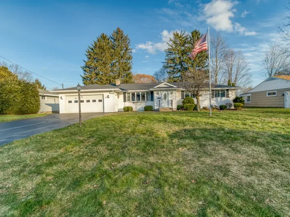 304 Sandra Dr, North Syracuse, NY 13212